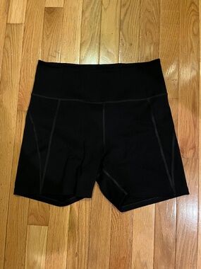 Girlfriend Collective Black Run Shorts size Large